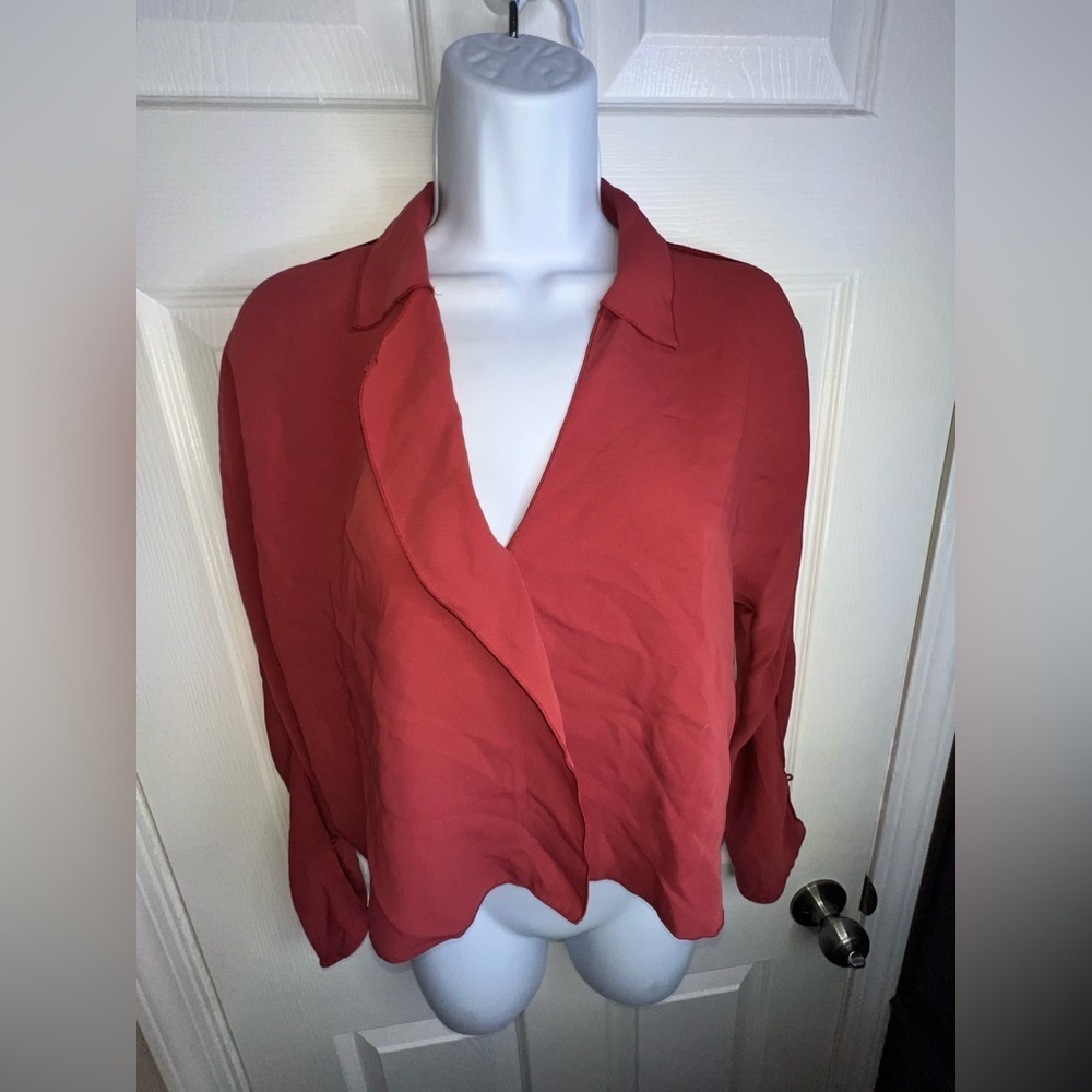 Aritzia Babaton Women’s XXS Martin Asymmetrical Crepe Long Sleeve Blouse Top 2XS - Picture 2 of 16